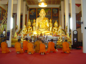 bowing to buddah